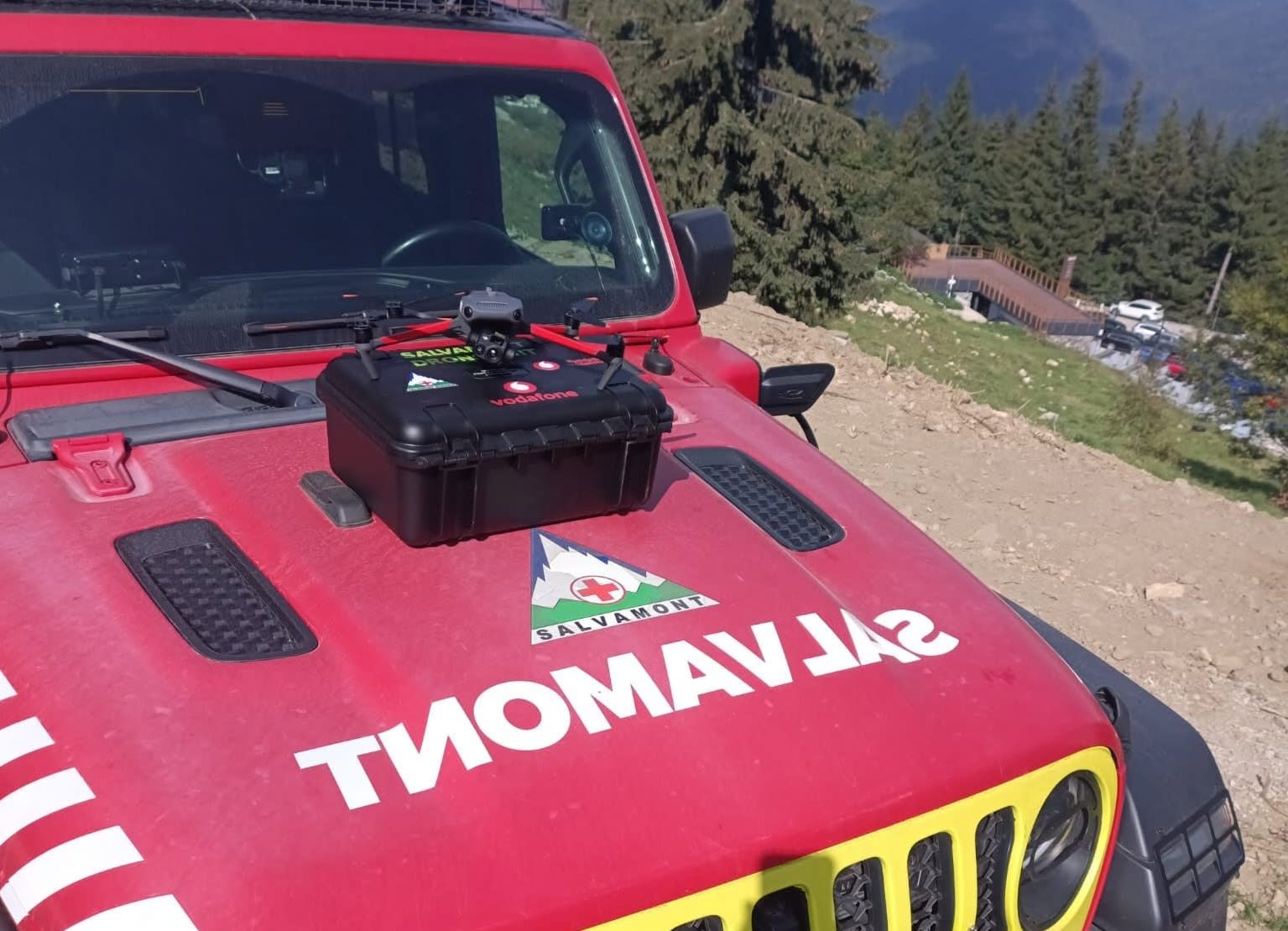 Salvamont Prahova a primit o dronă cu cameră termică pentru intervenții în Bucegi