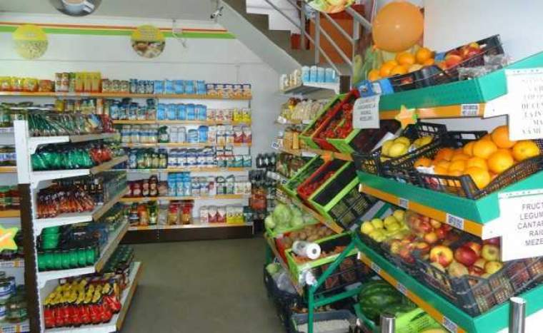 Polițiști în acțiune în magazinul din Frătăuții Noi Polițiști în acțiune în magazinul din Frătăuții Noi
