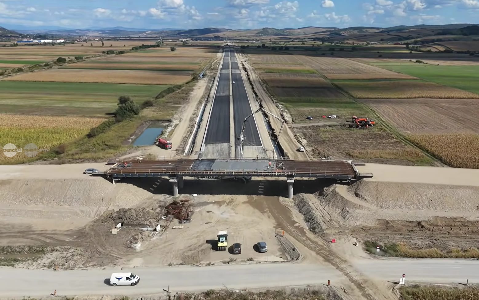 șantier autostradă în județul Mureș, muncitori și utilaje șantier autostradă în județul Mureș, muncitori și utilaje