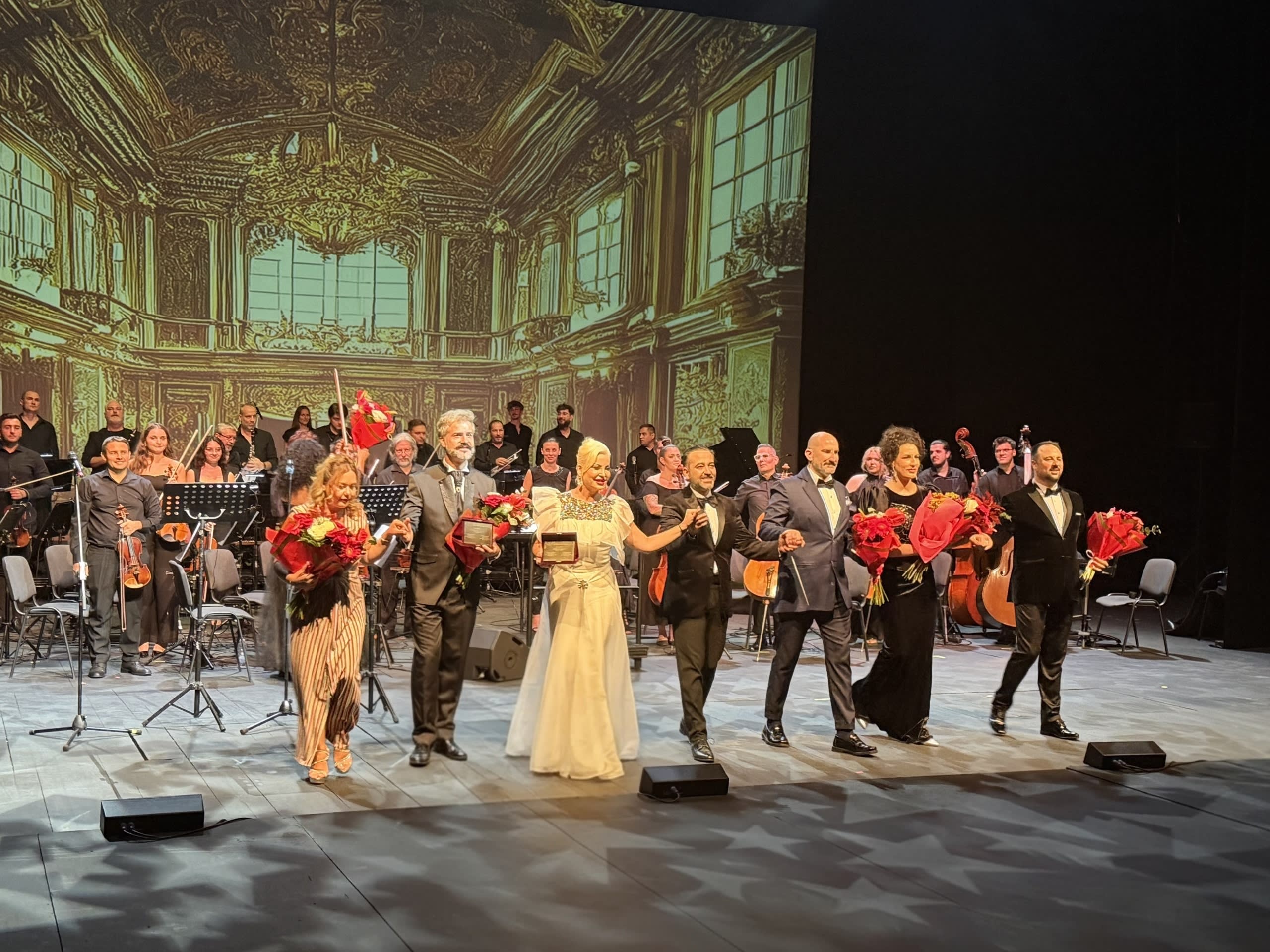 Sala Teatrului Național de Operetă a fost plină la concertul „Vocea Prieteniei”