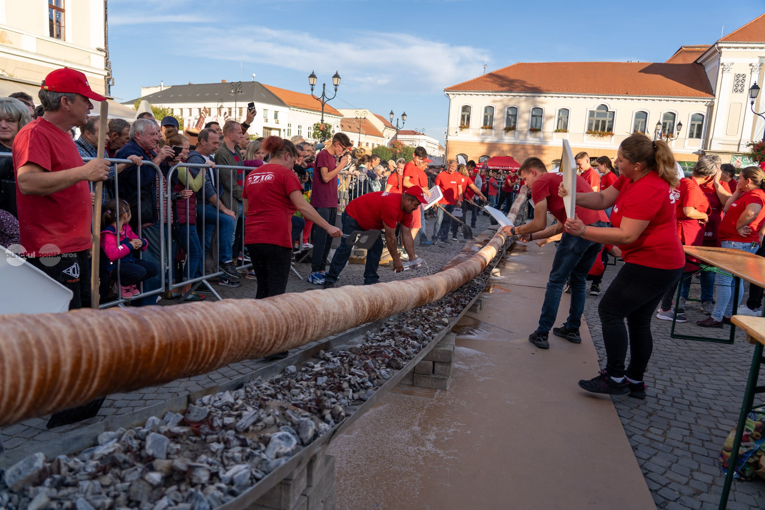 Festivalul Kürtőskalács revine la Sfântu Gheorghe între 25-27 septembrie 2026