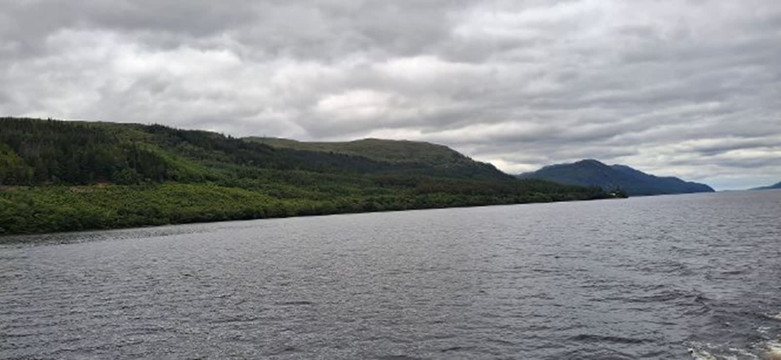 imagine satelitară cu lacul Loch Ness și obiecte misterioase