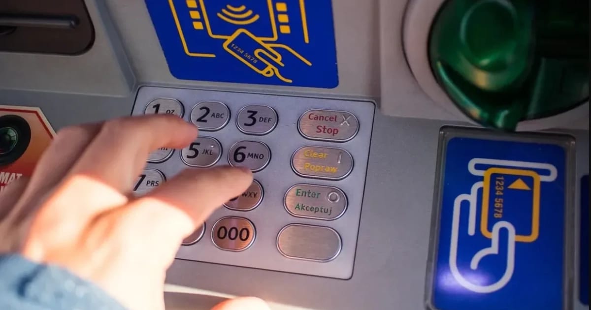 Lege în Parlament: Bancomatele vor permite retragerea sumelor personalizate indiferent de banca emitentă