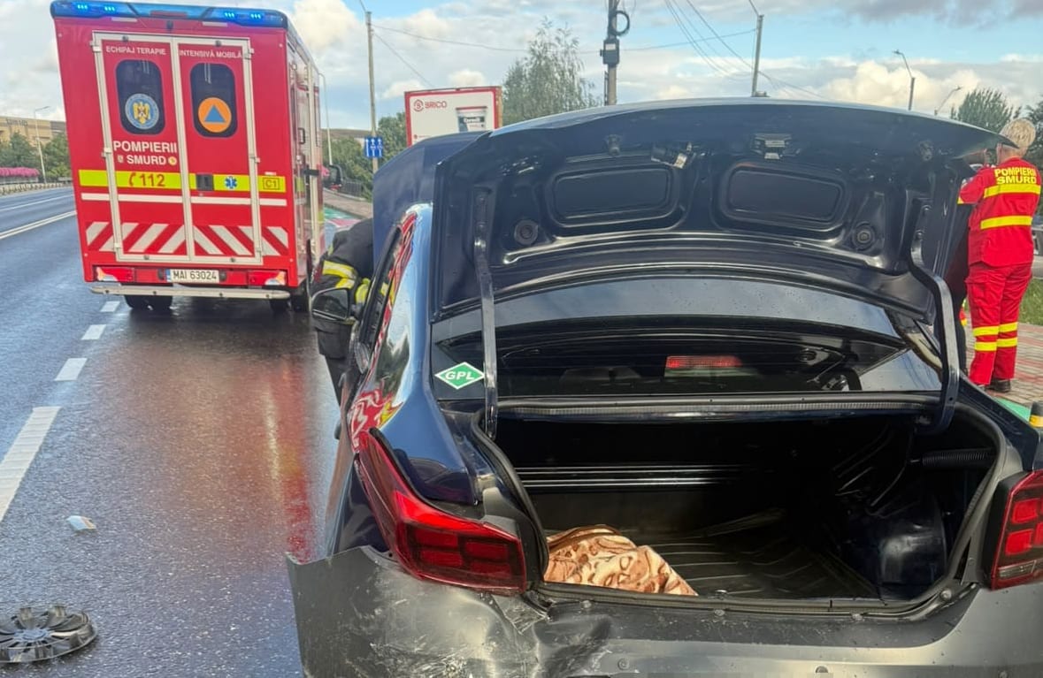 impact între două autoturisme pe strada Mihai Viteazul în Piatra-Neamț impact între două autoturisme pe strada Mihai Viteazul în Piatra-Neamț
