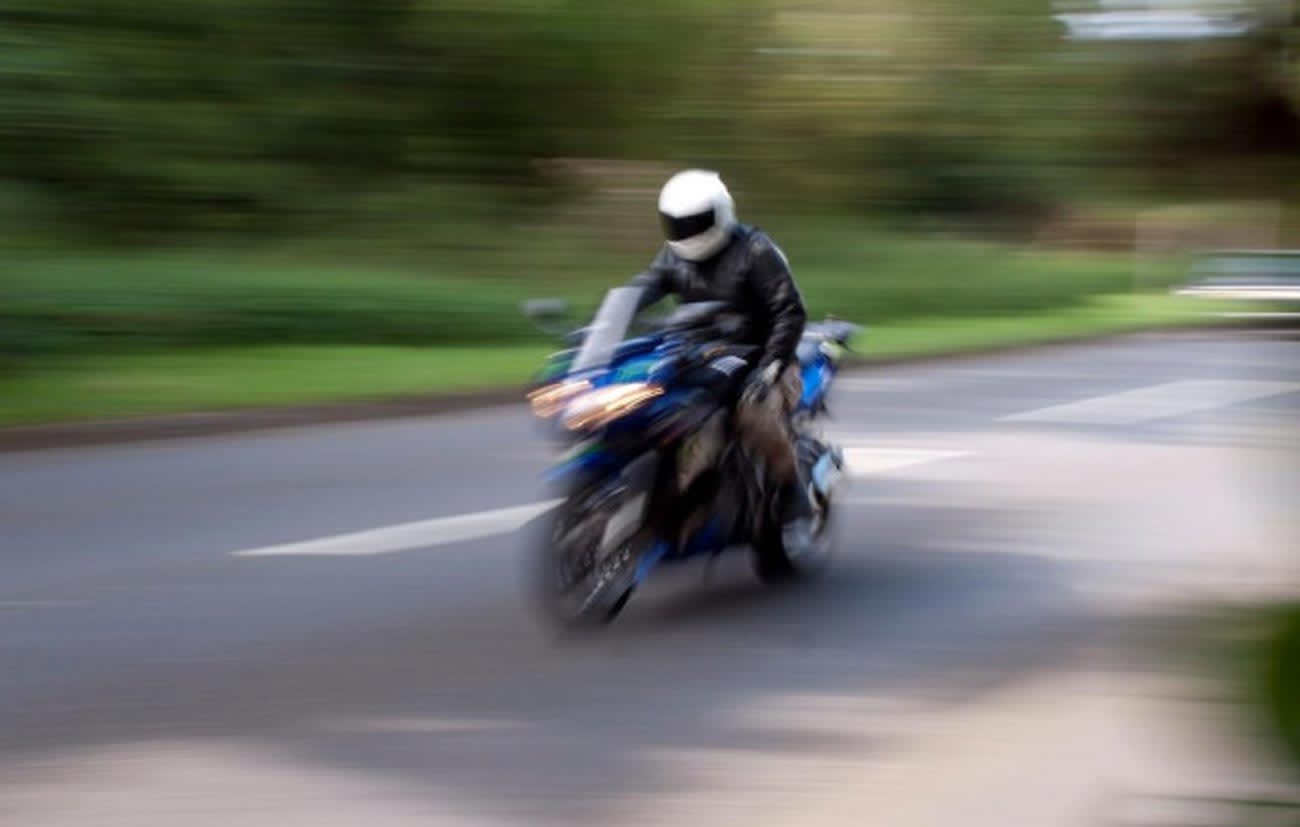 Un motociclist din Tulcea a fost prins cu aproape 180 km/h pe Șoseaua Dig Brăila-Galați