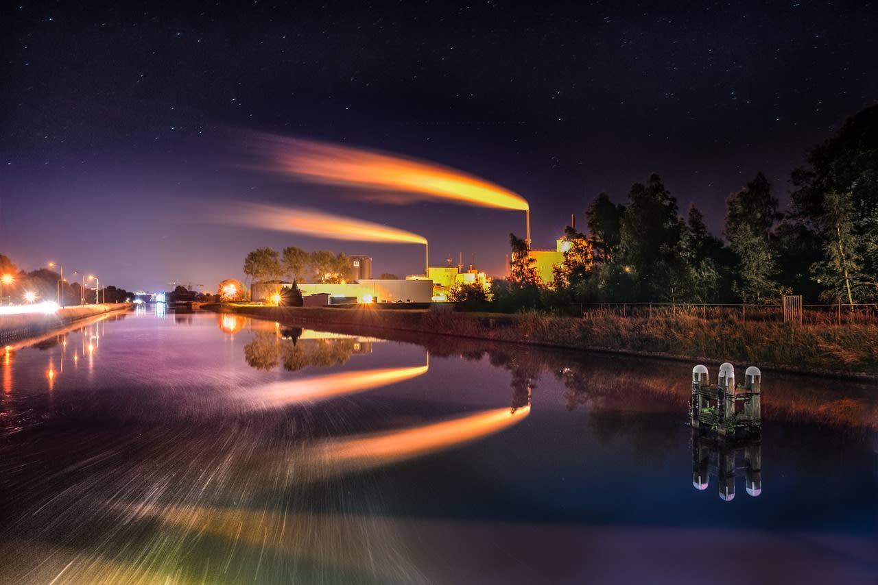 Consumul de energie electrică în România a scăzut din cauza restructurării industriei și extinderii prosumatorilor