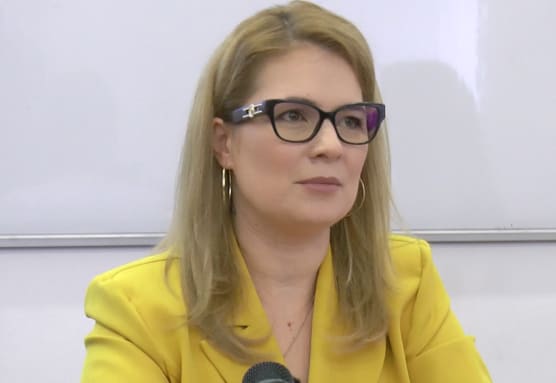 profesori de fizică și chimie în clasă, sistem educațional profesori de fizică și chimie în clasă, sistem educațional