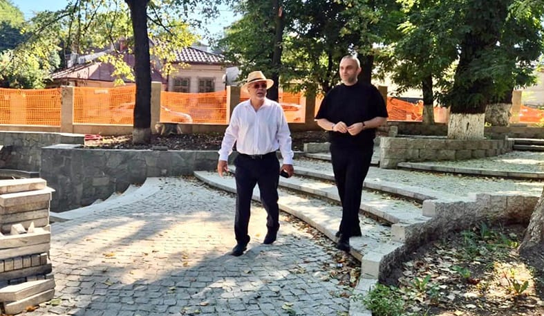 Laurențiu Pătran în timpul declarației despre preluarea conducerii Laurențiu Pătran în timpul declarației despre preluarea conducerii
