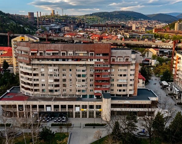 Șase blocuri din centrul Reșiței intră în linie dreaptă pentru modernizare