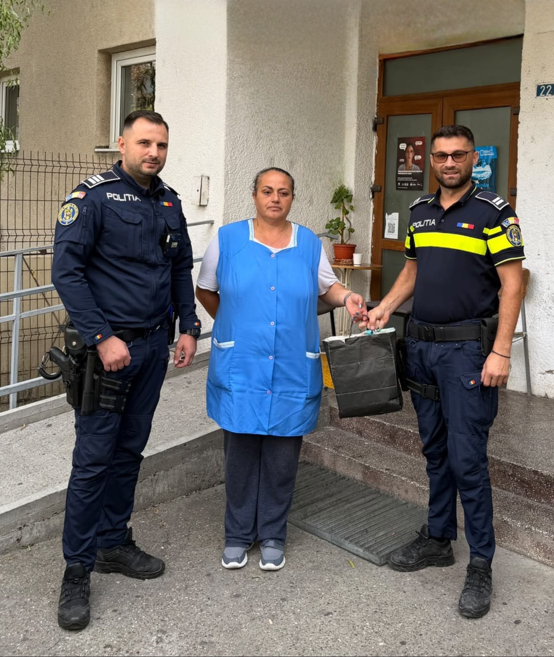 O femeie din Craiova predă la poliție o sumă importantă de bani