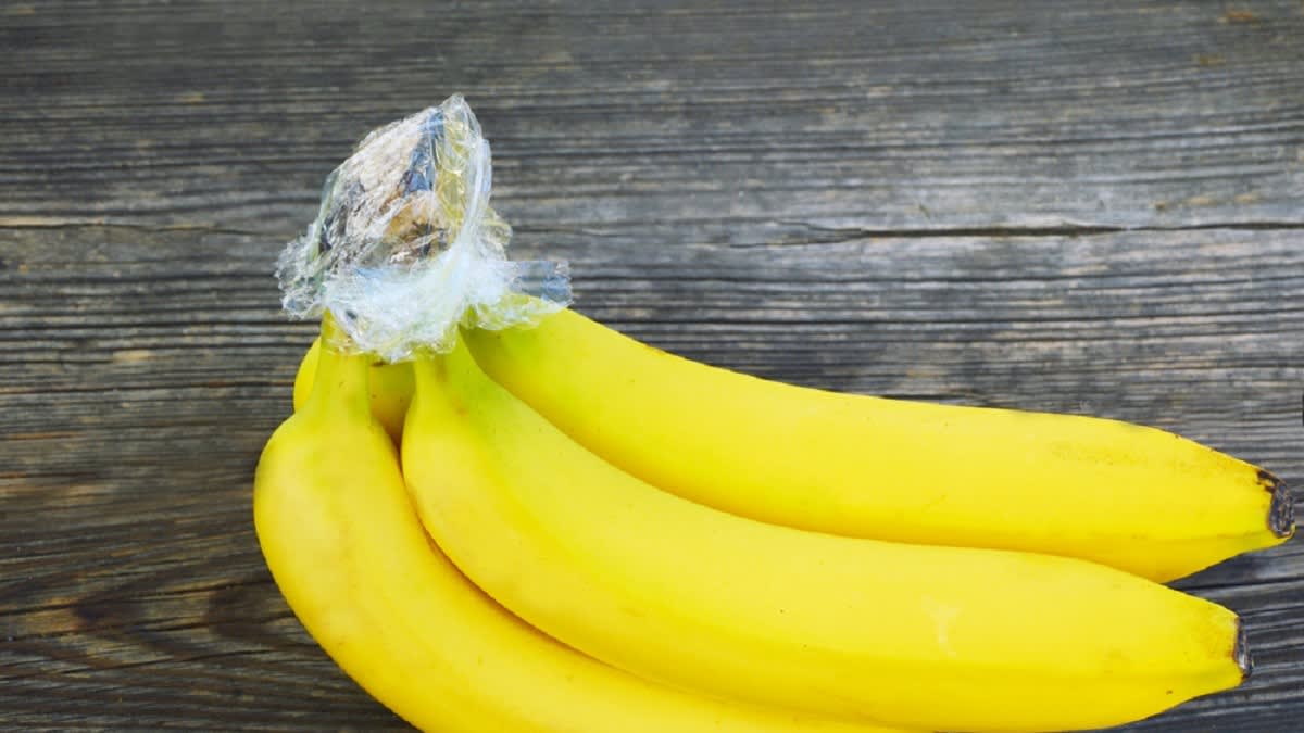 Banane în coș de fructe, păstrate corect Banane în coș de fructe, păstrate corect