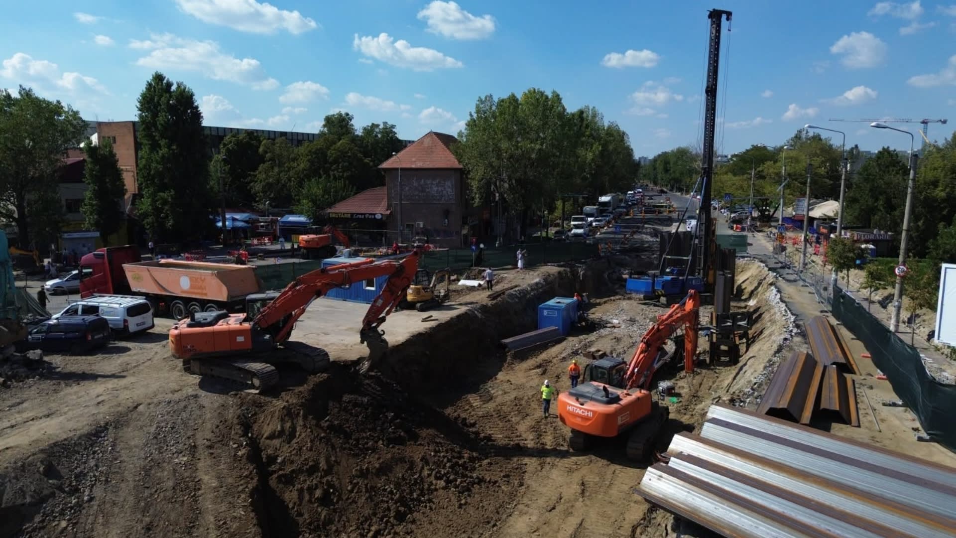 șantier pasaj Republica București, muncitori, structuri metalice șantier pasaj Republica București, muncitori, structuri metalice