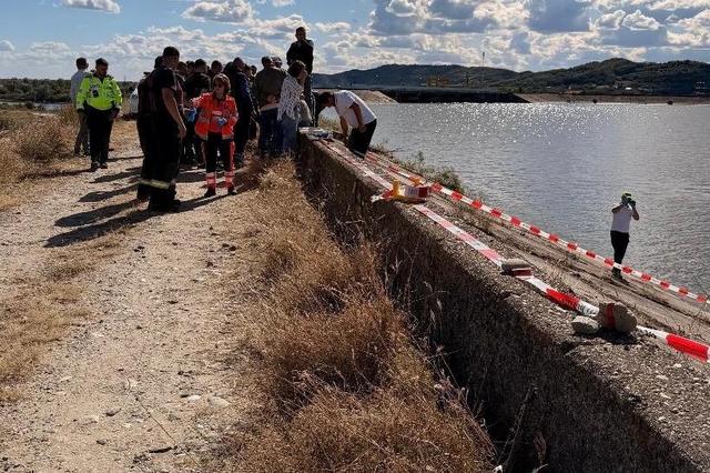 valiză plutind pe râul Olt, descoperire criminalistică valiză plutind pe râul Olt, descoperire criminalistică