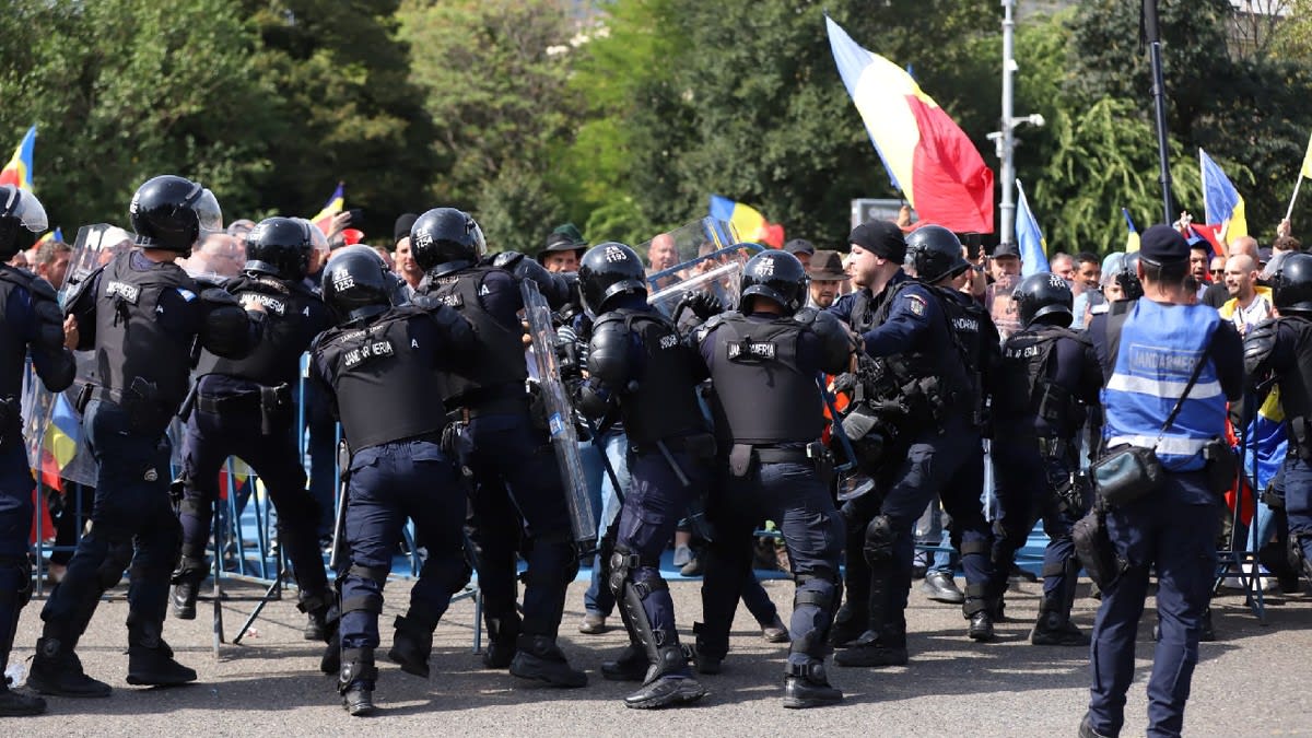 protest în Piața Victoriei, polițiști, manifestanți violenți protest în Piața Victoriei, polițiști, manifestanți violenți