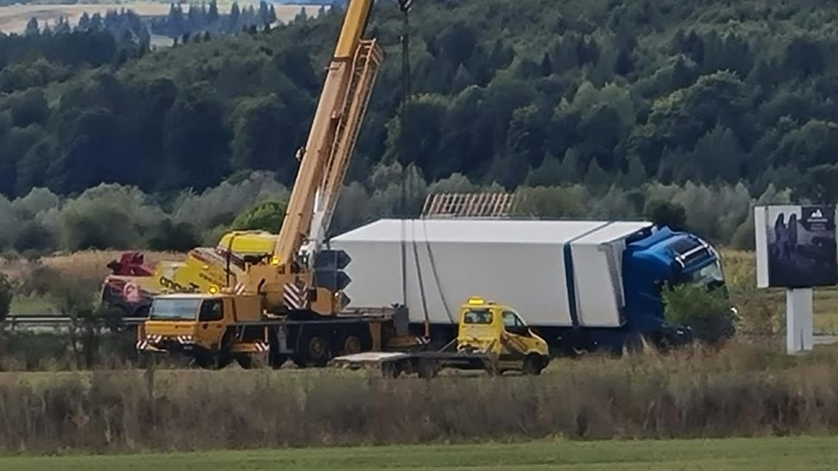 autotren răsturnat pe DN 17, intervenție poliție
