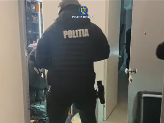 Percheziții în trei județe la 18 suspecți pentru arme și muniții ilegale