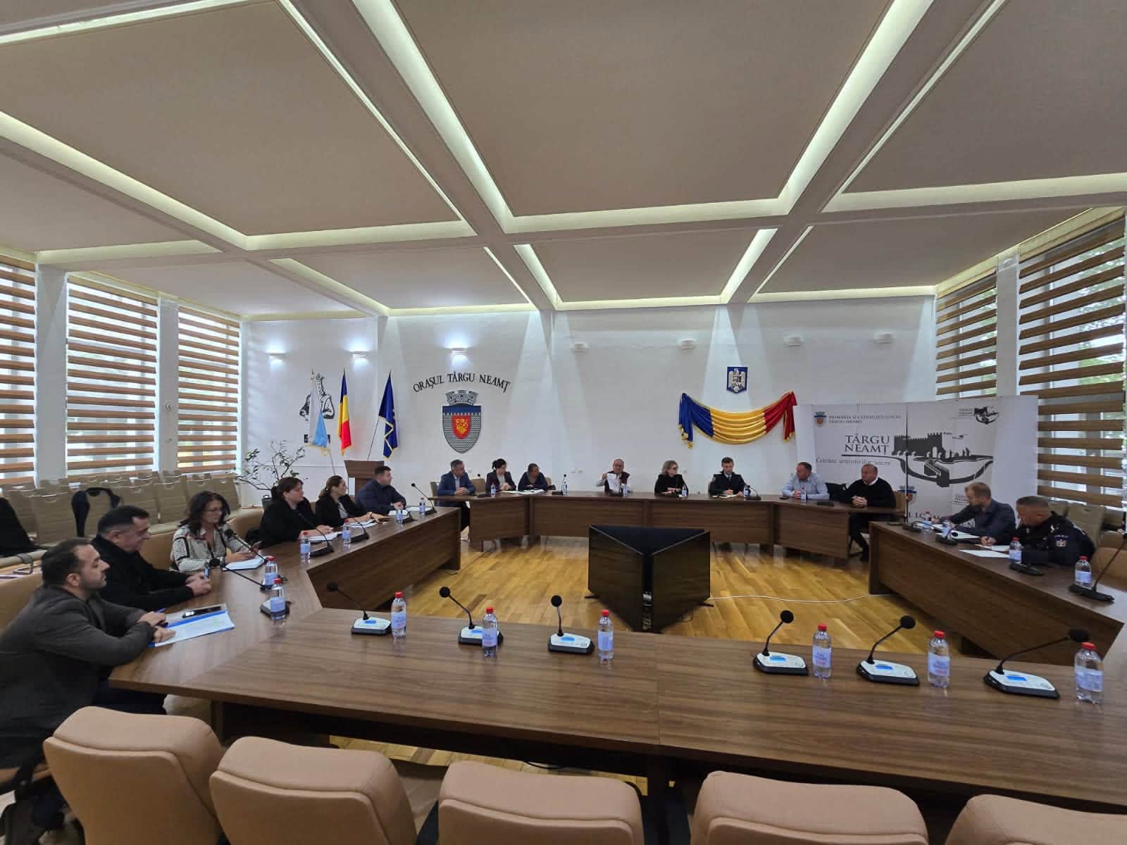 sedință despre criza apei la Primăria Târgu-Neamț sedință despre criza apei la Primăria Târgu-Neamț