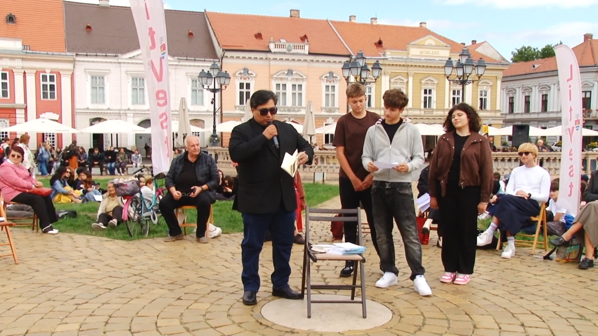 eveniment literar în Piața Unirii din Timișoara