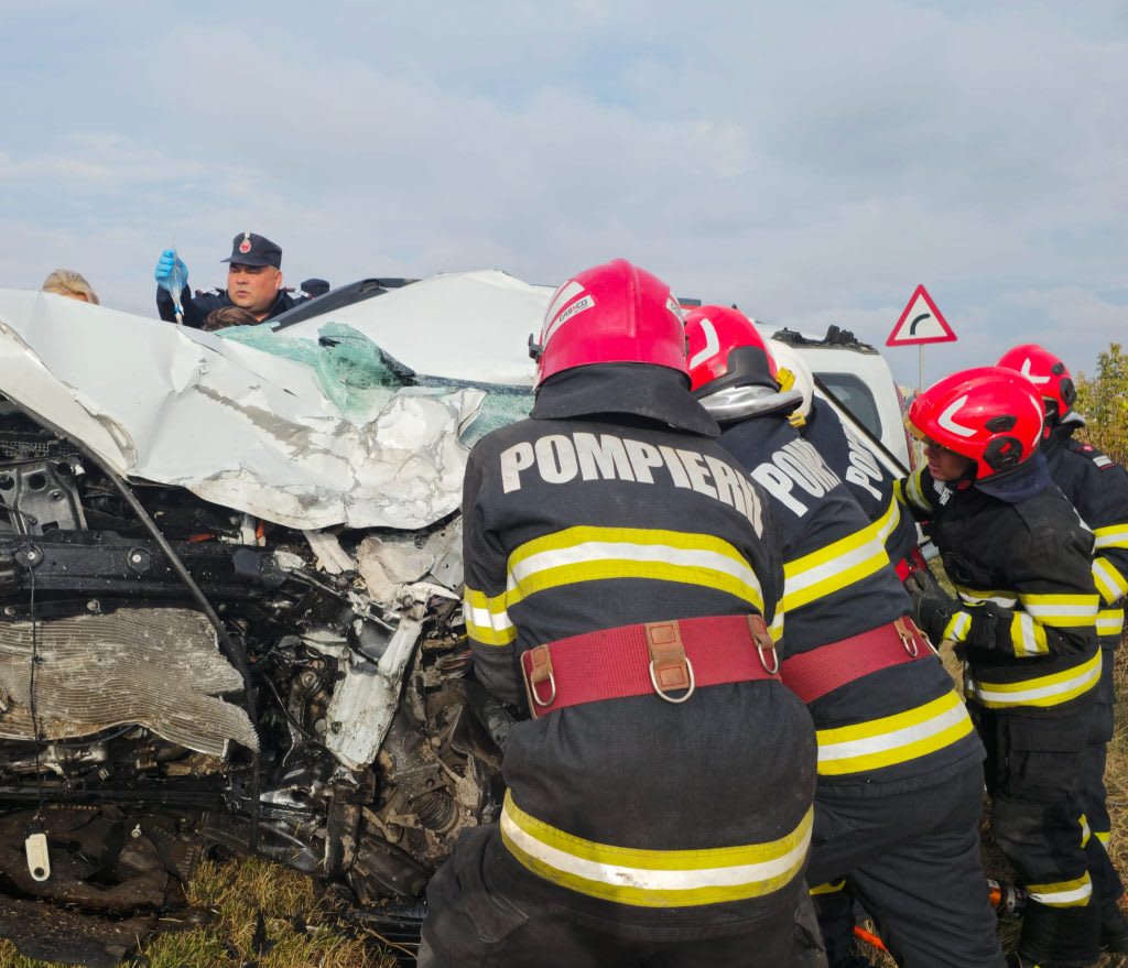 Un camion cu cereale s-a răsturnat în Nicolae Bălcescu, intervenție a pompierilor