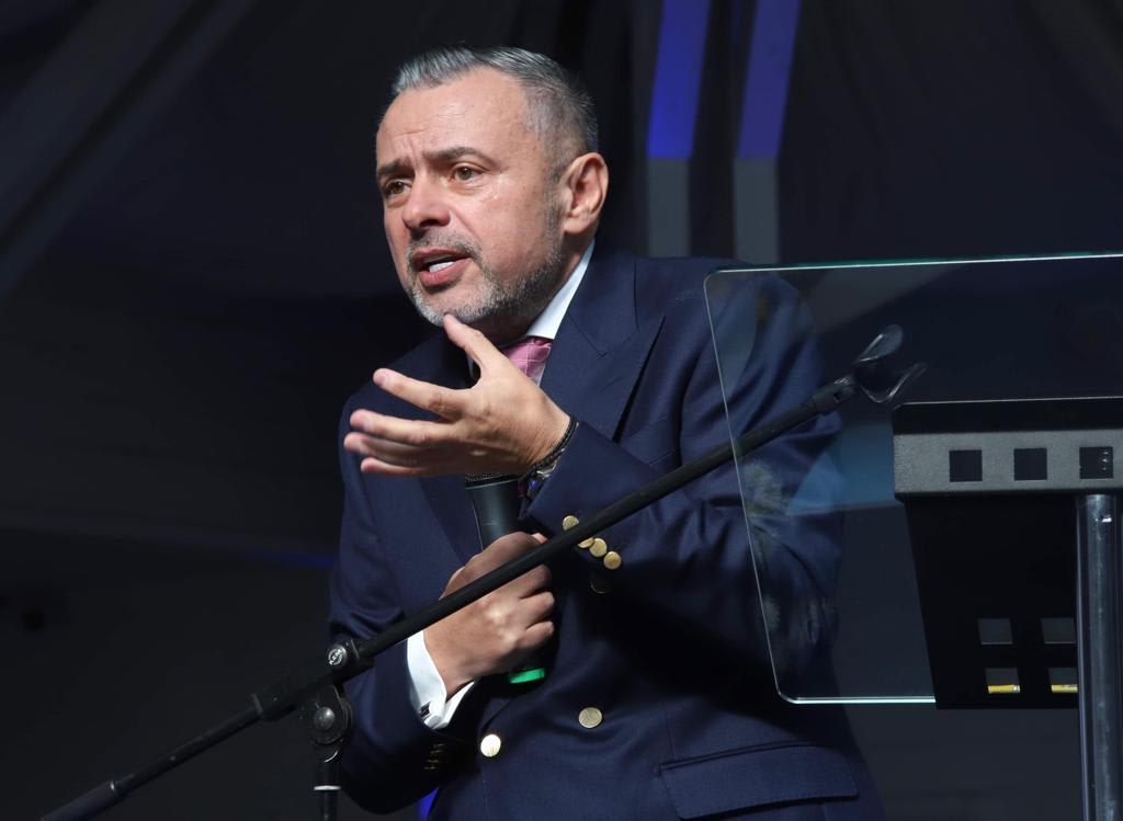 fermieri din Bucovina cu lapte și produse lactate fermieri din Bucovina cu lapte și produse lactate