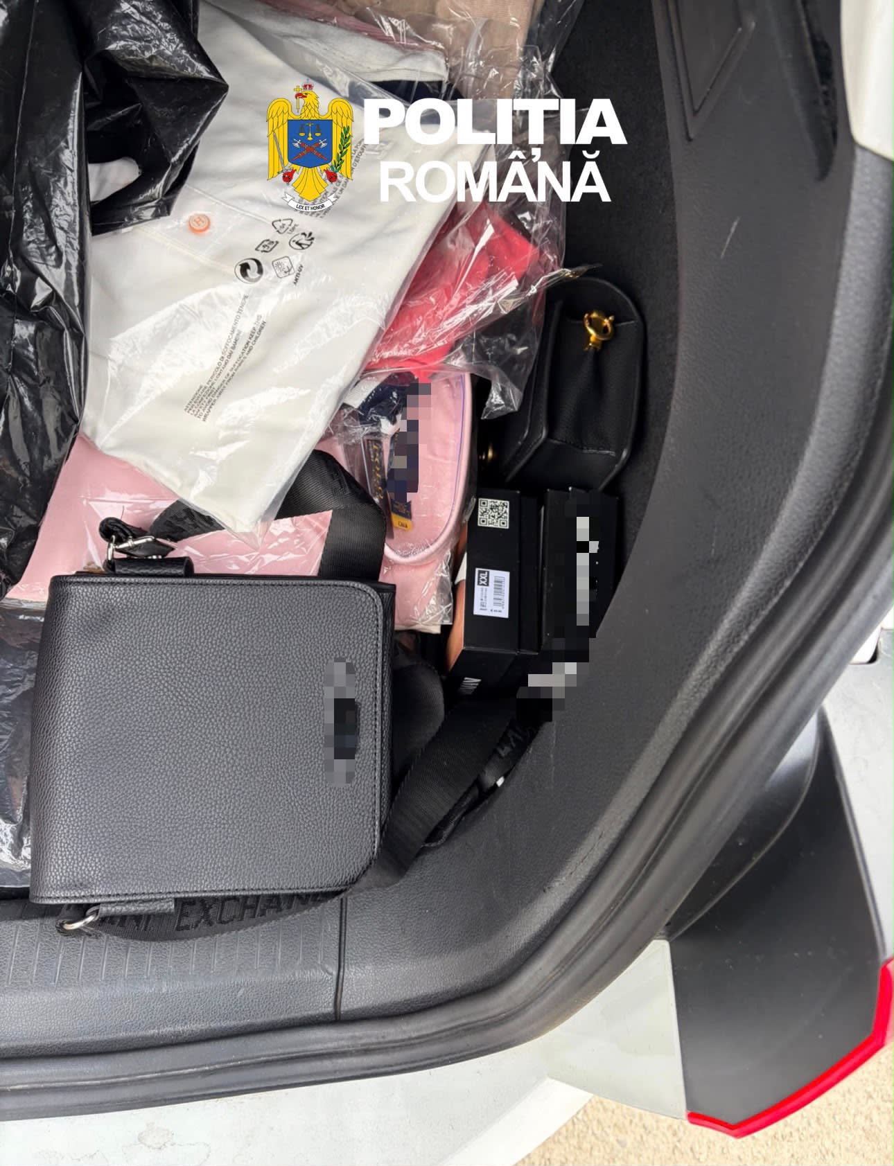 articole de îmbrăcăminte și parfumuri confiscate de poliție articole de îmbrăcăminte și parfumuri confiscate de poliție
