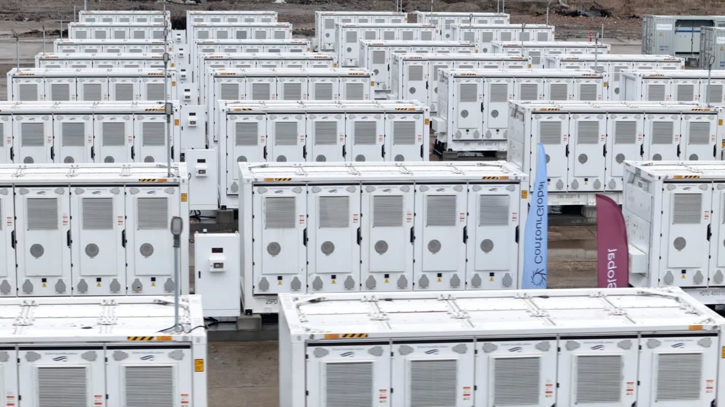 sistem de baterii de stocare energie în câmp deschis