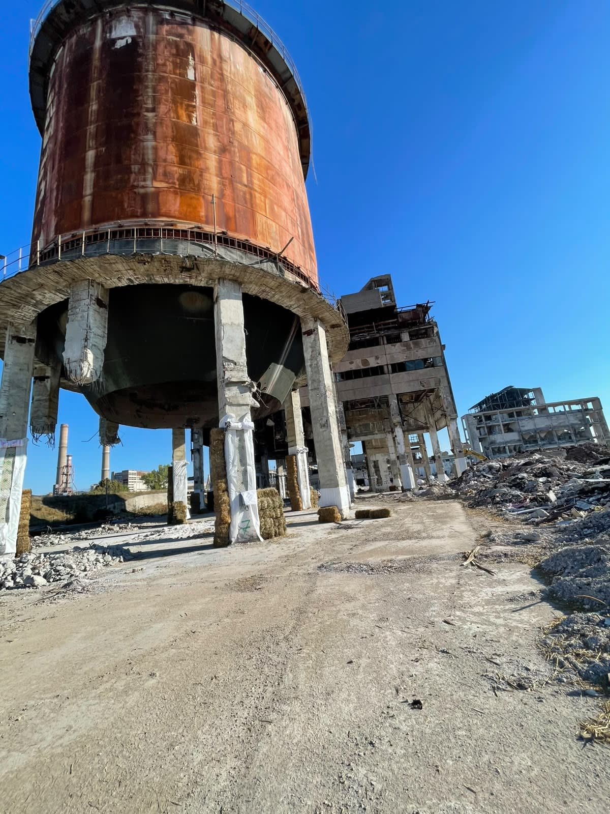 explozie controlată la uzina industrială în Râmnicu Vâlcea explozie controlată la uzina industrială în Râmnicu Vâlcea