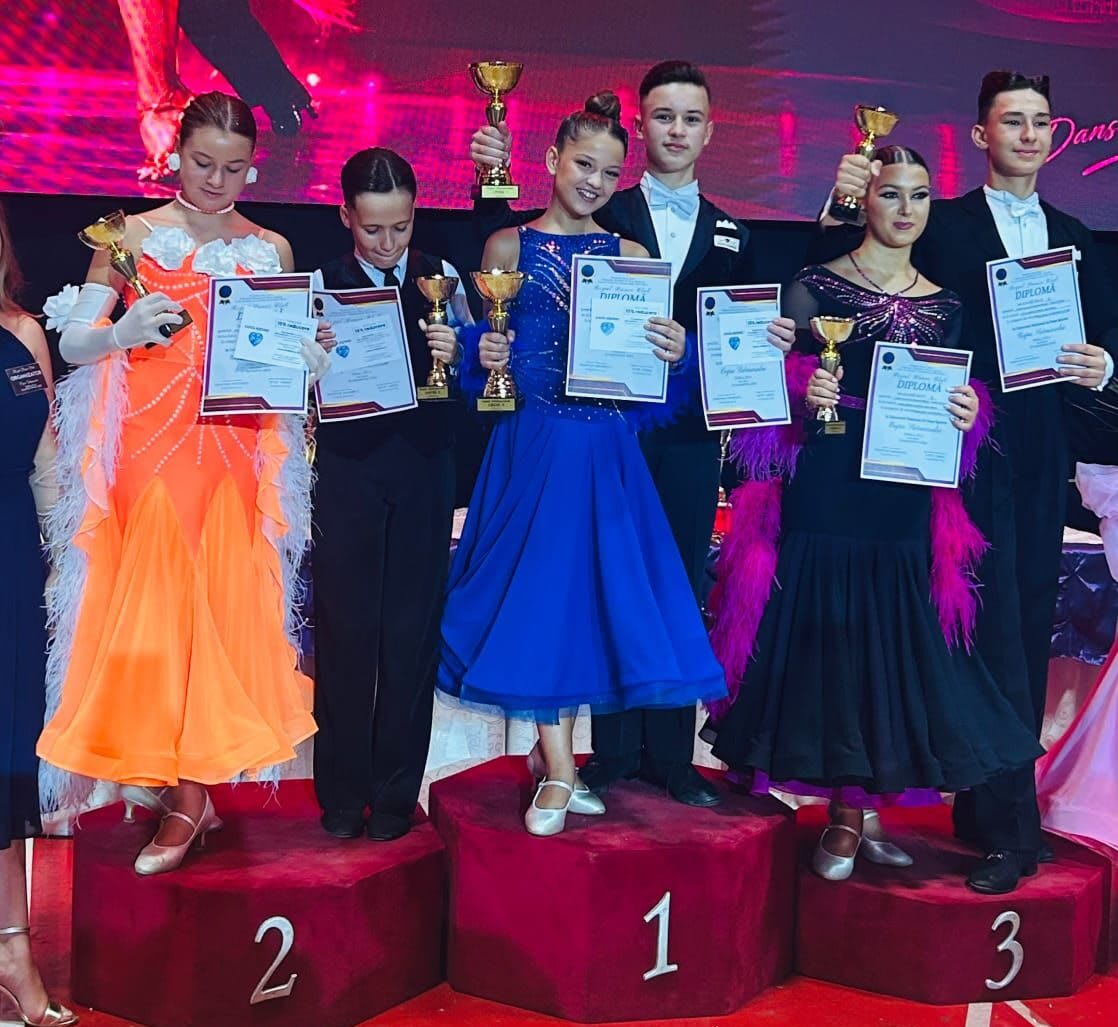dansatori Royal Dance Club pe podium la competiție dansatori Royal Dance Club pe podium la competiție