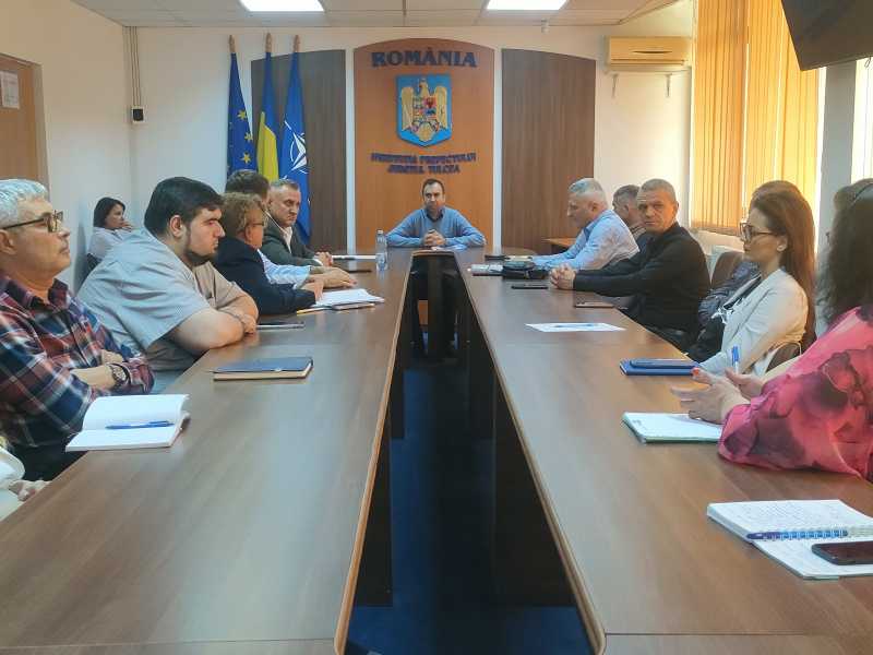 ambulance și echipaj medical în acțiune ambulance și echipaj medical în acțiune