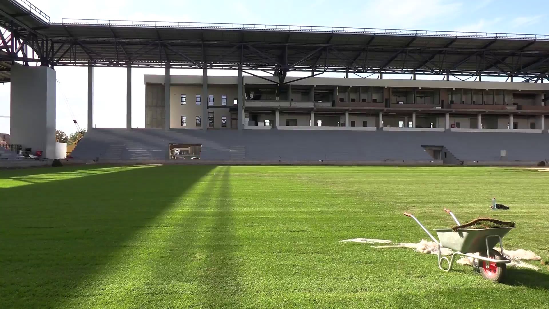 Stadionul Eroii Timișoarei în fază finală de construcție