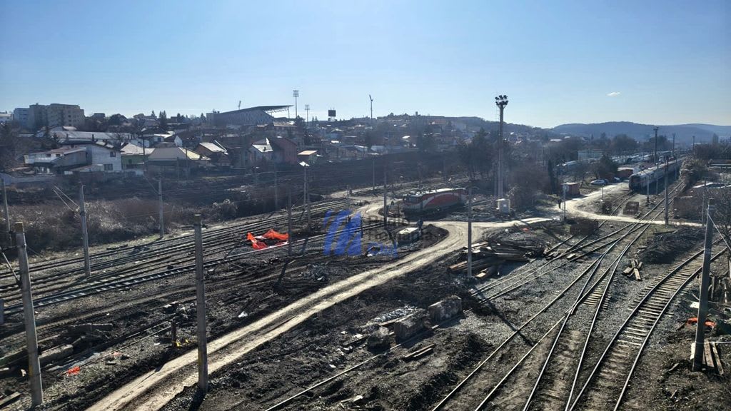imagine cu șantier feroviar și muncitori în acțiune imagine cu șantier feroviar și muncitori în acțiune