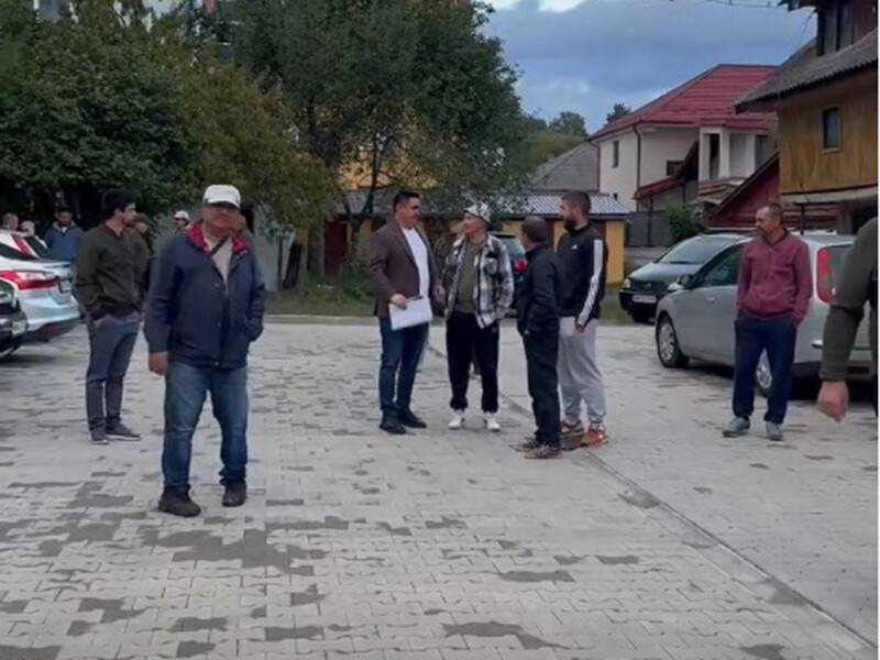 Curtea blocului Semilună din Târgu Lăpuș a fost pavată, locatarii mulțumiți