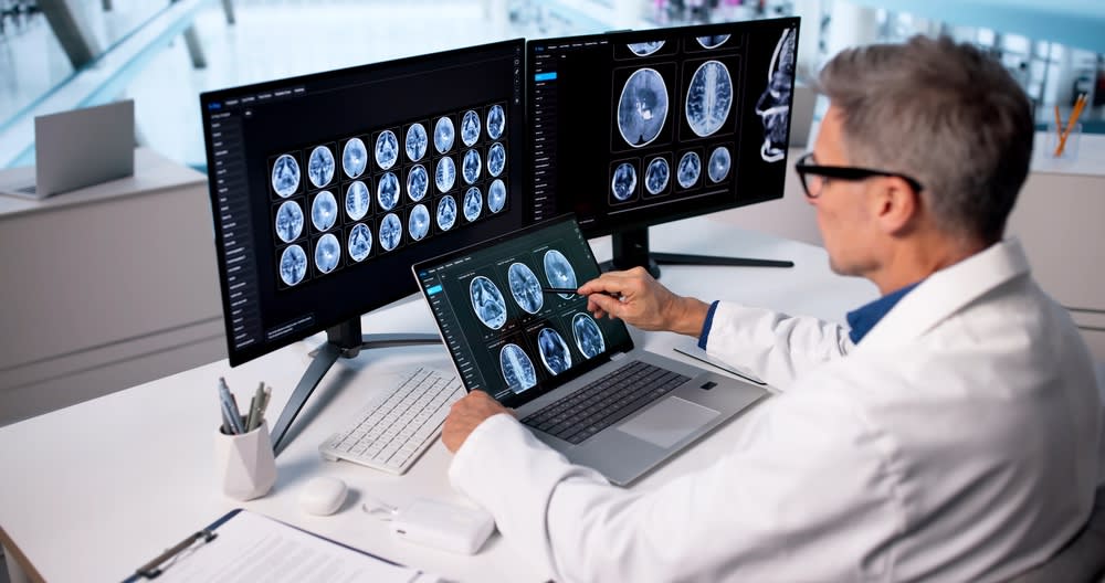 Lilly și Neuroaxis a lansat un parteneriat pentru diagnosticarea timpurie a Alzheimer în România
