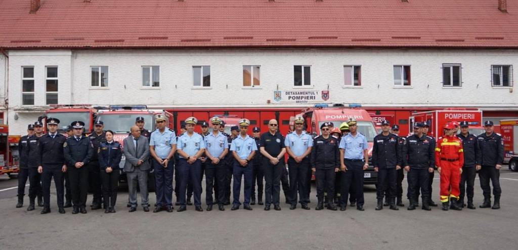 experți tunisieni vizitând autospeciale ale ISU Brașov experți tunisieni vizitând autospeciale ale ISU Brașov