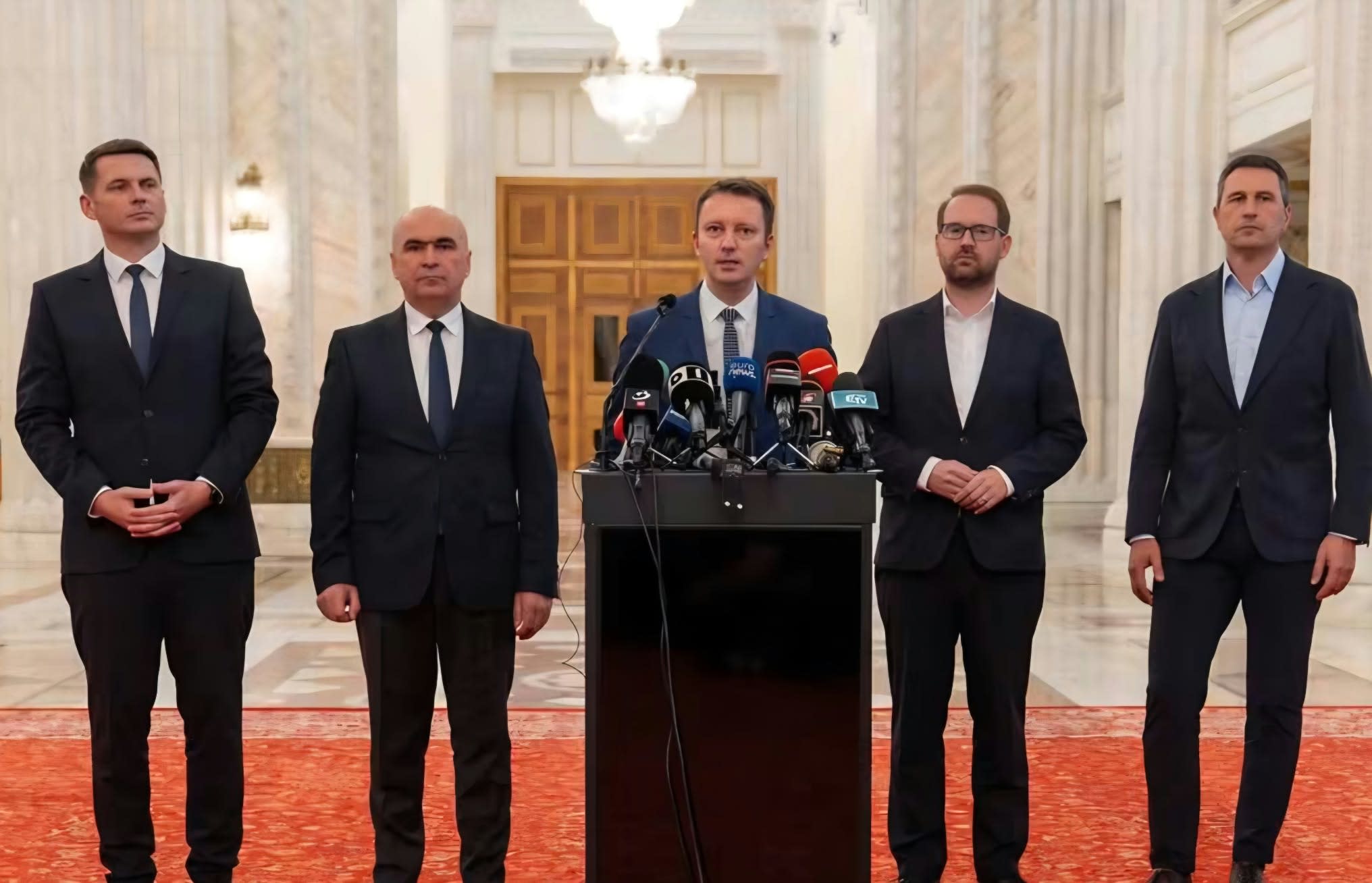 sedință de guvern, miniștri și negocieri politice