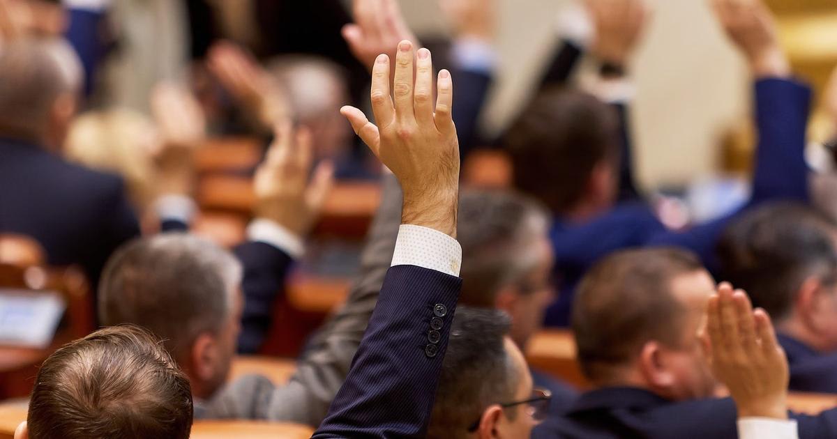 Proiectul uniformelor școlare, avans în Parlament și controverse în societate