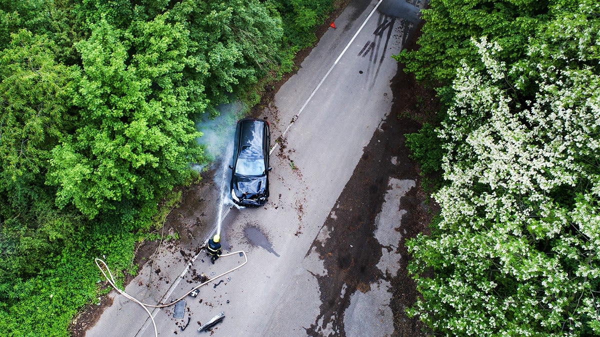 accident rutier, trafic, drum național, mașini și motociclete
