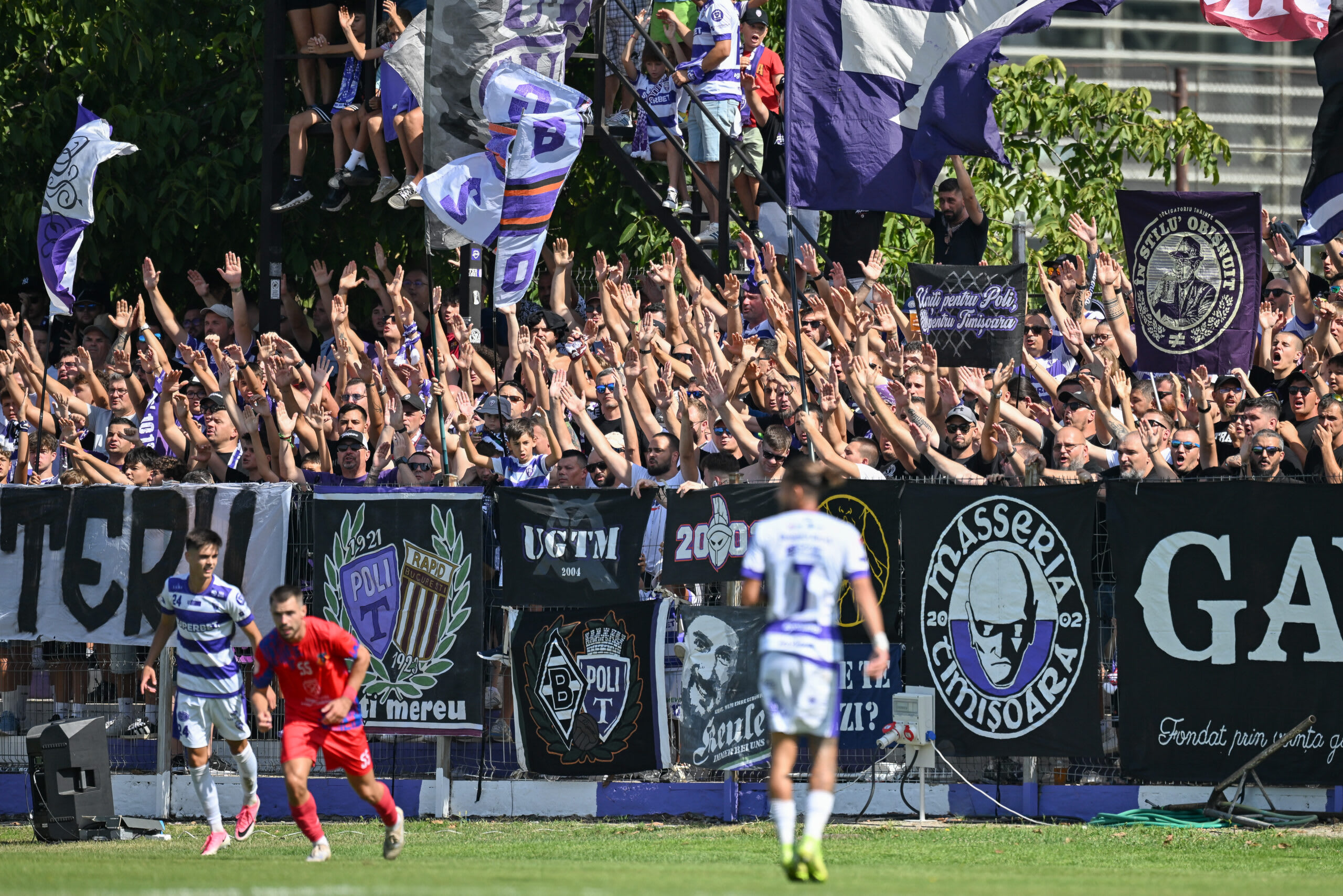 stadion în Timișoara și stadion din Sibiu pentru meciul de fotbal stadion în Timișoara și stadion din Sibiu pentru meciul de fotbal