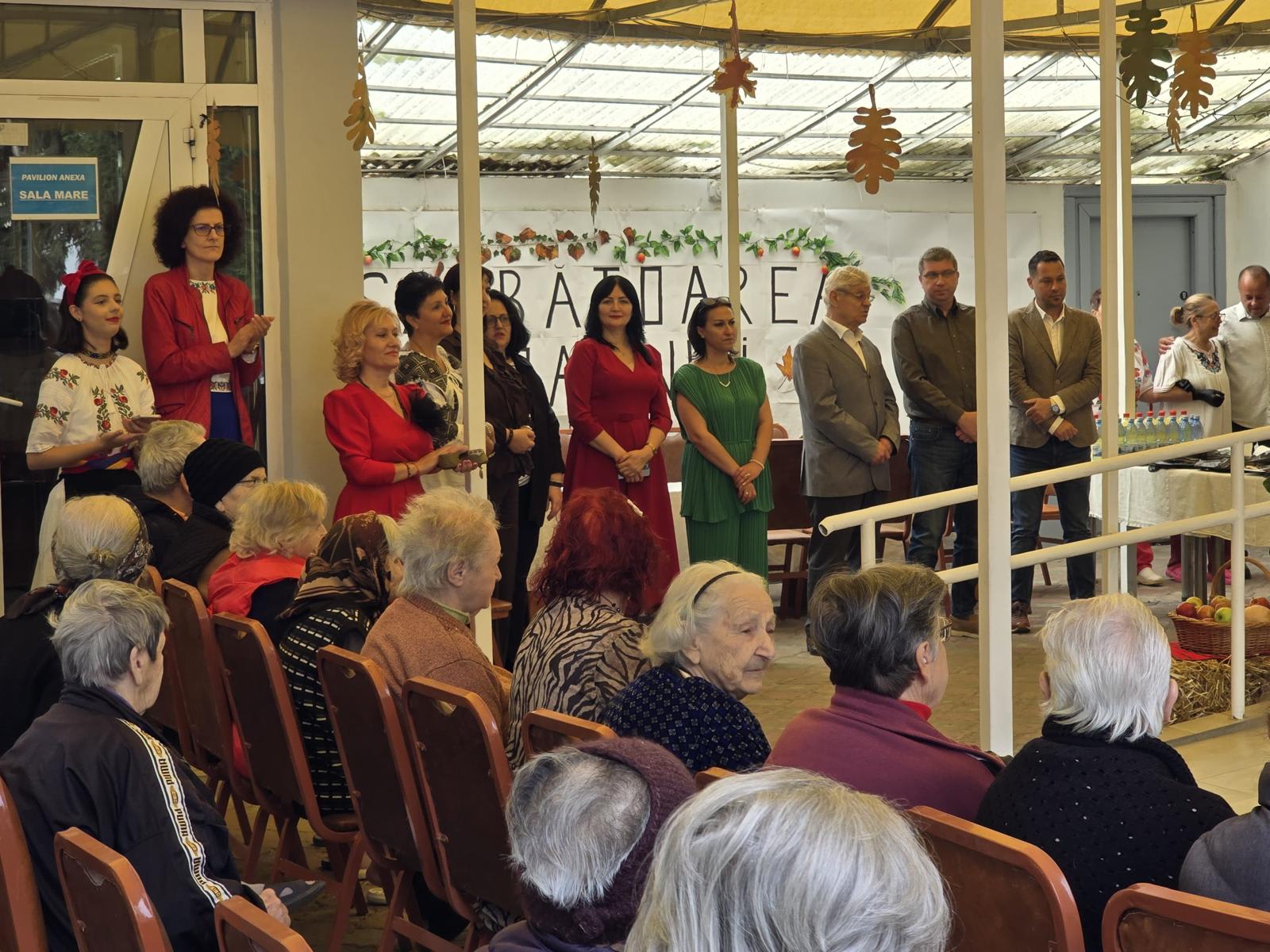 seniori participanți la evenimentul de toamnă în Călărași seniori participanți la evenimentul de toamnă în Călărași