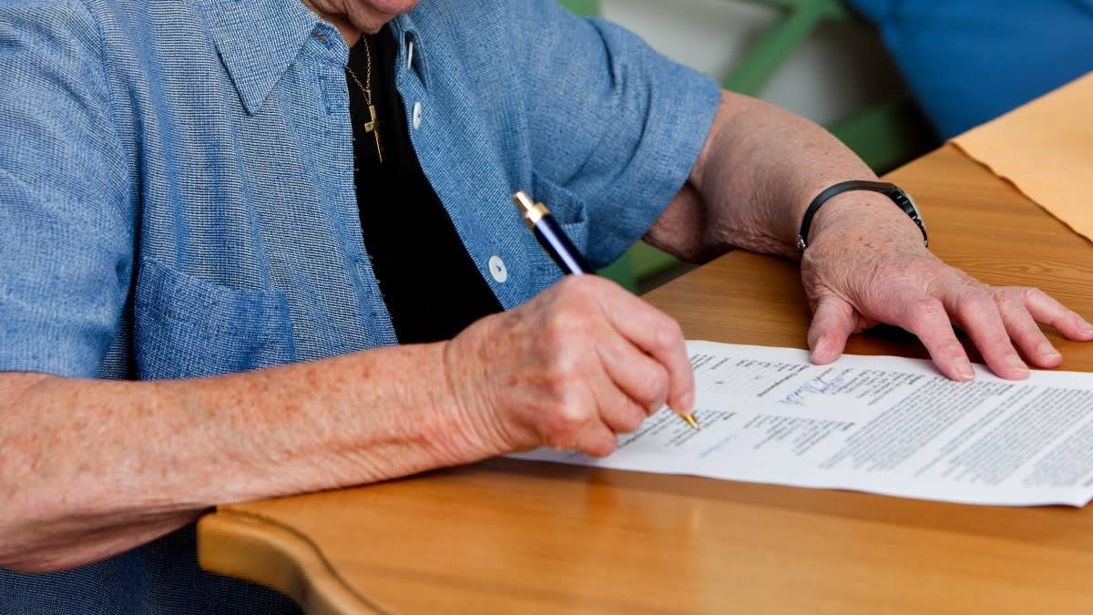 Treisprezece pensionari din Brașov, păgubiți de o grupare de 850.000 euro