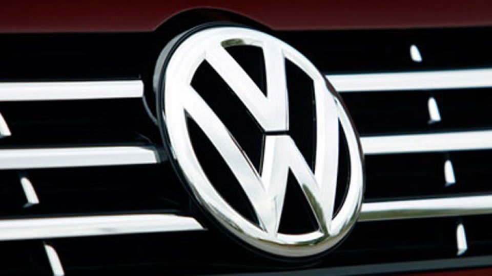 mașină Volkswagen în service, rechemare în service