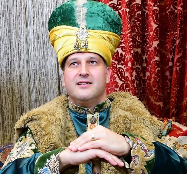 imagine cu trenuri și birou de conducere CFR Brașov imagine cu trenuri și birou de conducere CFR Brașov