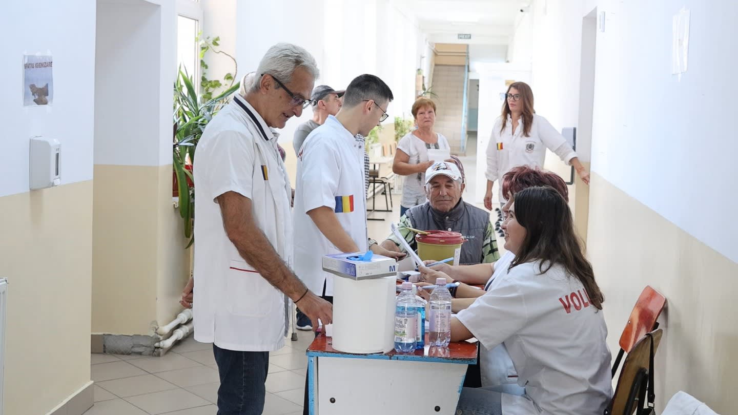 Consultații medicale gratuite pentru localnicii din Frâncești în cadrul campaniei 'Sănătate pentru sate'