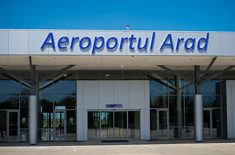 avion deasupra aeroportului, zboruri în curs