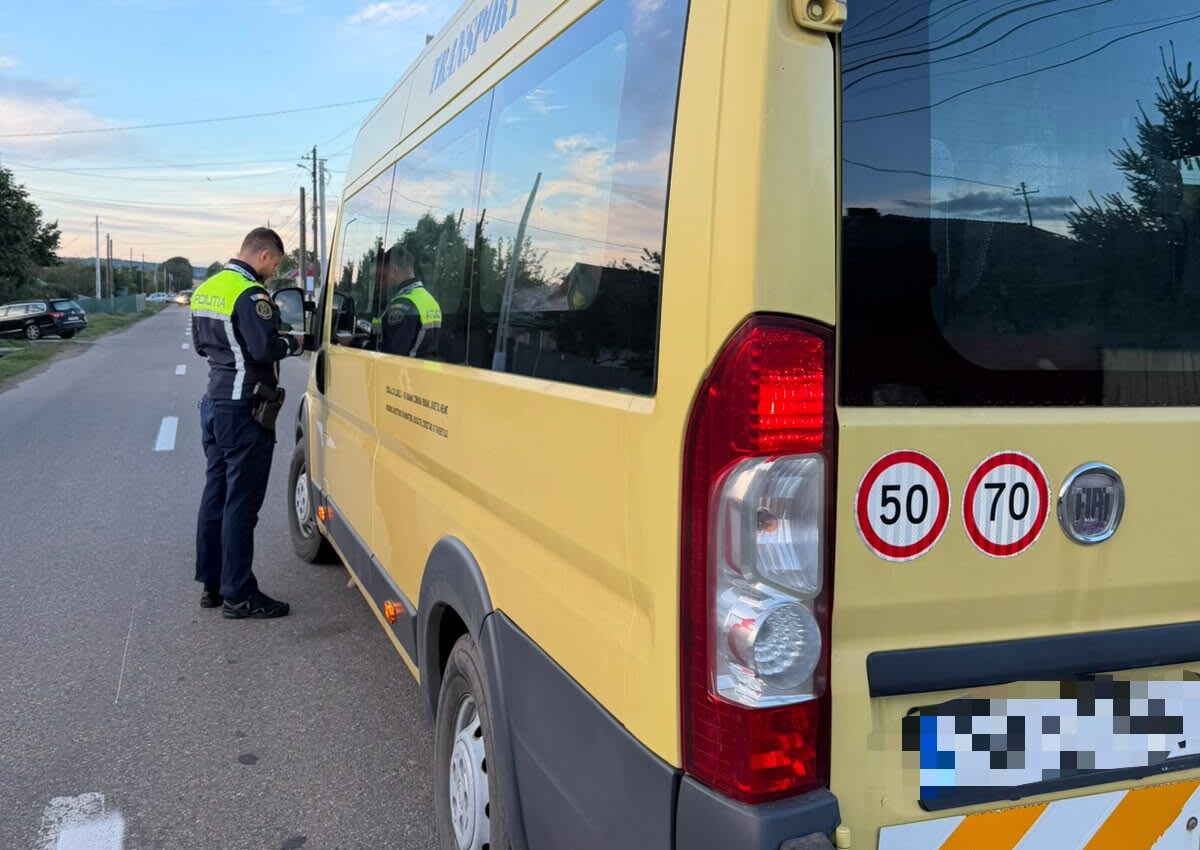 autovehicule de transport elevi controlate de poliție autovehicule de transport elevi controlate de poliție