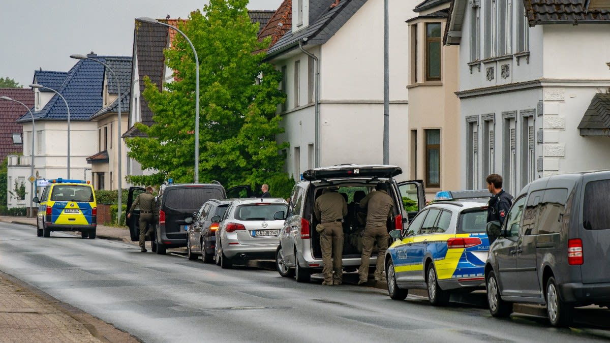 descindere poliție în Germania, BMW de lux, clădire goală descindere poliție în Germania, BMW de lux, clădire goală