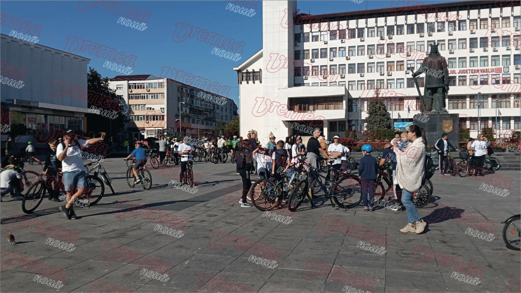 bicicliști participanți la evenimentul 'Vasluiul pedalează' bicicliști participanți la evenimentul 'Vasluiul pedalează'