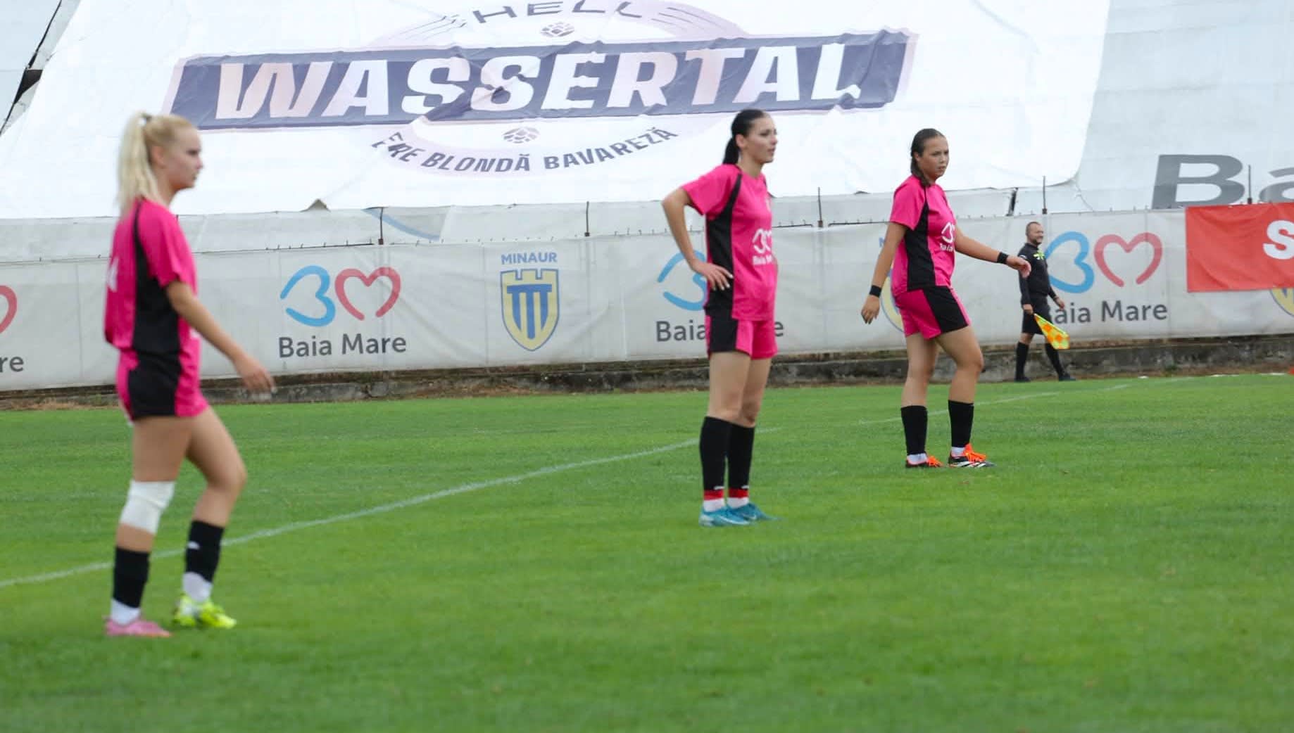 meci de fotbal feminin pe stadionul din Baia Mare meci de fotbal feminin pe stadionul din Baia Mare