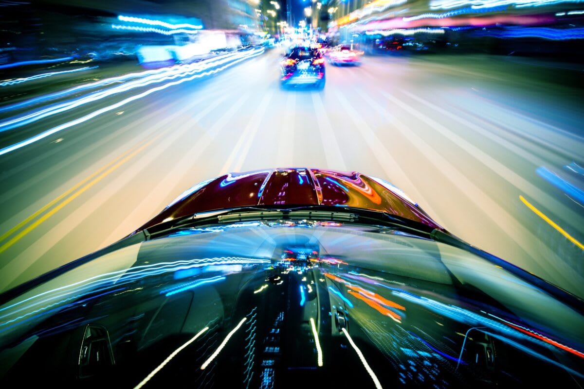 mașini în trafic, semnale luminoase și sonore mașini în trafic, semnale luminoase și sonore