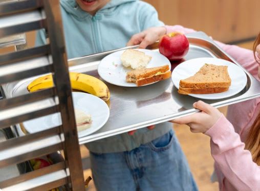 pachet alimentar sandwich și fruct pentru copii pachet alimentar sandwich și fruct pentru copii